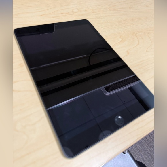 Apple iPad 9th Gen 64GB - Space Gray Black iOS 18.6.2 includes New Case! - Picture 12 of 12